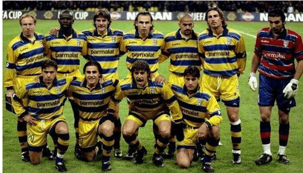 云南玉昆官宣续约赵宇豪徐宏杰 共绘足球新篇章（云南玉昆宣布与赵宇豪、徐宏杰续约 携手开启绿茵新征程）