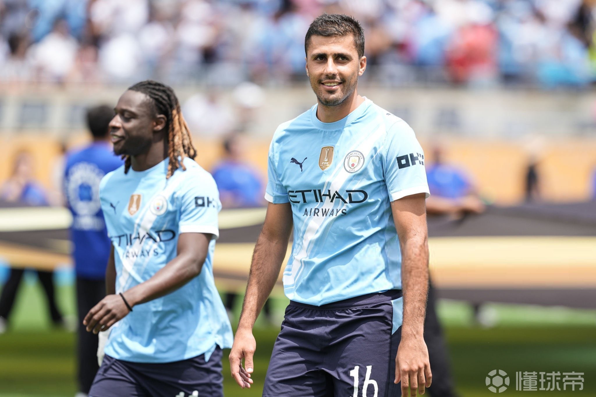 四次神扑助毕包0-0战平巴黎，乌奈-西蒙当选全场最佳球员（四度神扑护航毕包0-0巴黎，乌奈-西蒙荣膺全场最佳）