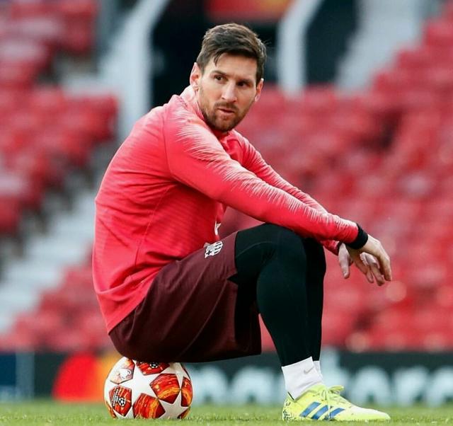 上海海港实现三连冠，申花亚军，梅州客队降级，亚冠表现不佳，山东泰山机会最大。（上海海港豪取三连冠，申花屈居亚军，梅州客队降级；亚冠低迷，山东泰山最有希望）