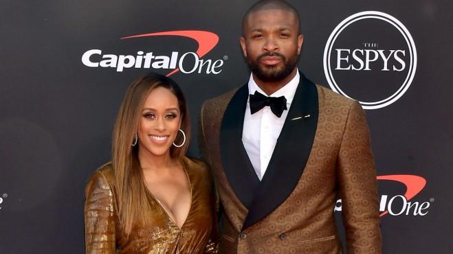 NBA焦点战：篮网客场逆转雄鹿,（NBA重磅对决：篮网客场逆转击败雄鹿）